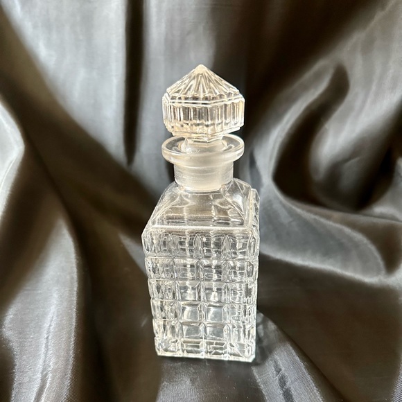 Vintage Crystal Clear Cut Perfume Bottle - Picture 6 of 6